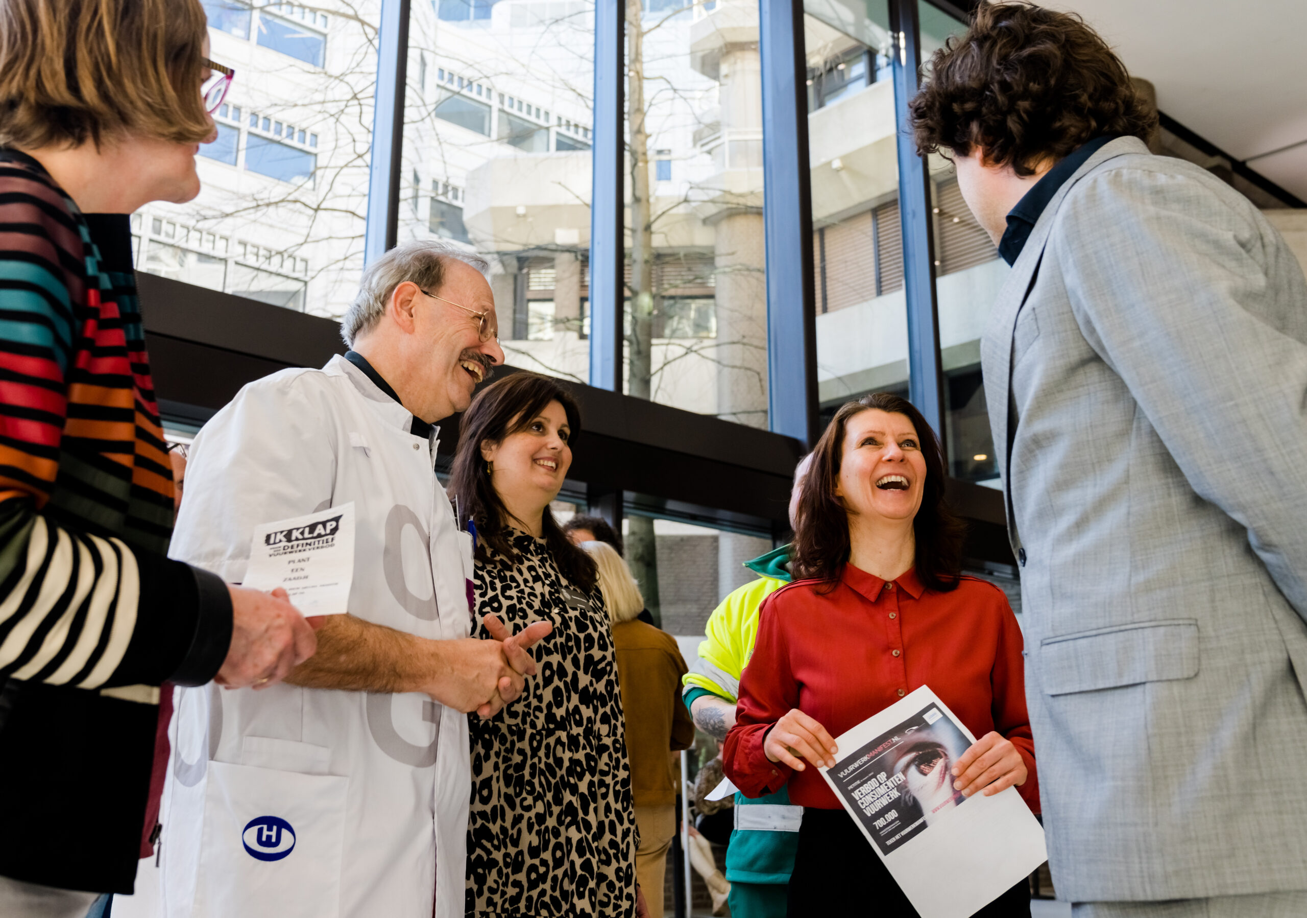 vuurwerkmanifest overhandigen